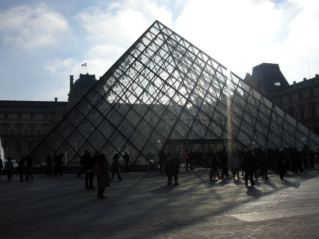 Paris Louvre 03 Louvre Entrance Pyramid 